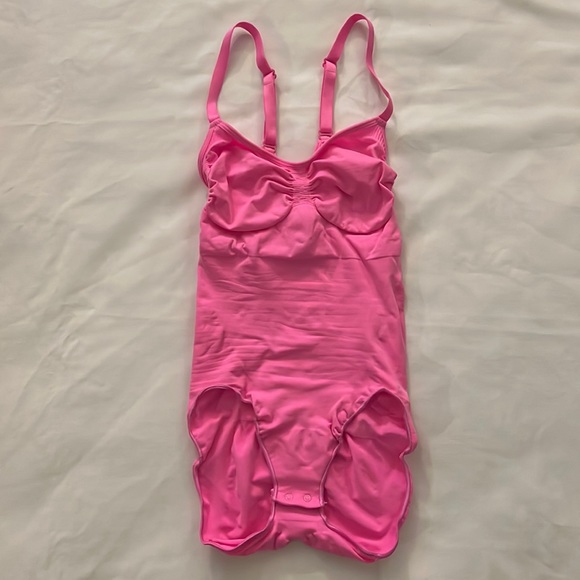 SKIMS SCULPTING BODYSUIT W. SNAPS - Picture 1 of 5